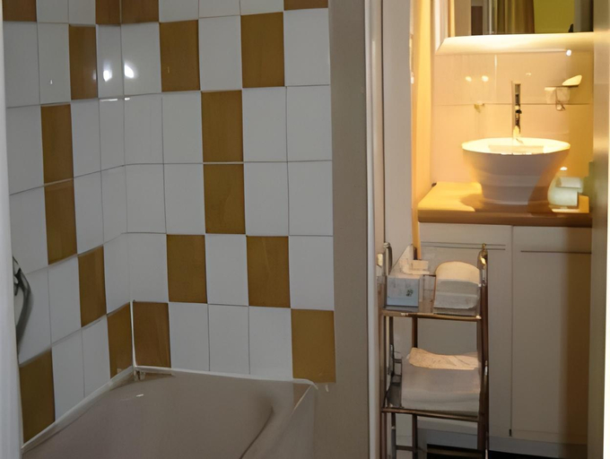 Bathroom 3, Hotel Kasteelhof T Hooghe, West-Vlaanderen