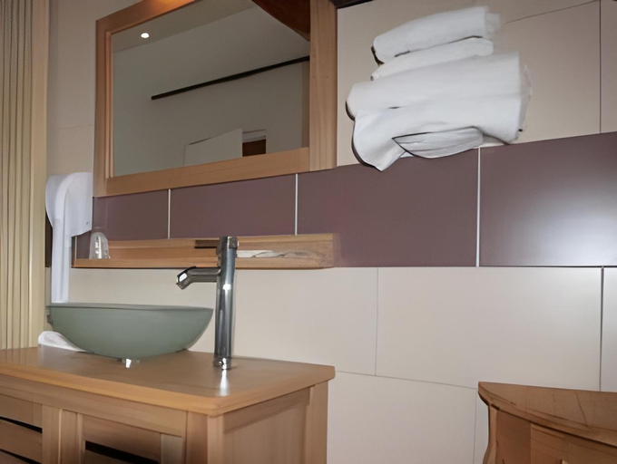Bathroom 4, Hotel les Vallois, Hautes-Alpes
