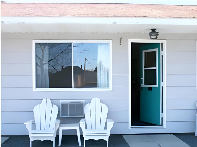 Others 5, The Homeport Motel, Lunenburg