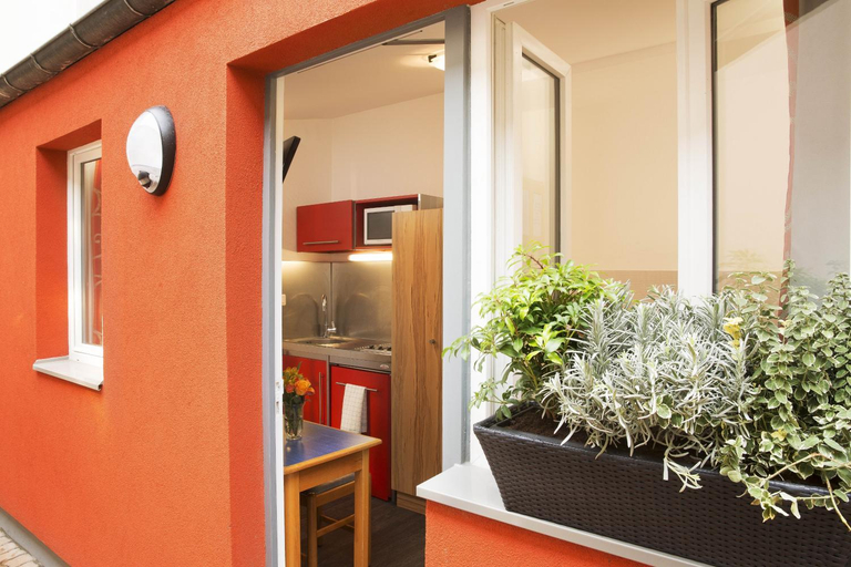 Others 4, Family Residence, Paris
