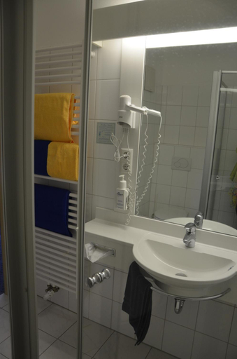 Bathroom 5, Hotel Aquamarin, Emsland