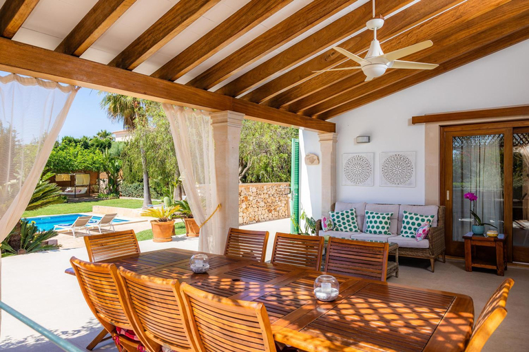 Others 4, Villa Rico, Baleares