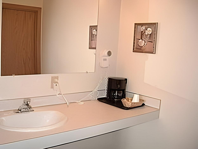 Bathroom 4, Western Motel, Lane