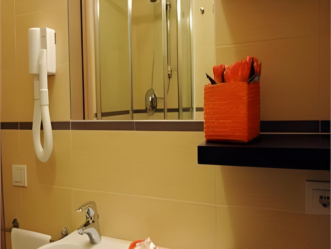 Bathroom 2, Residence Belmare, Rimini