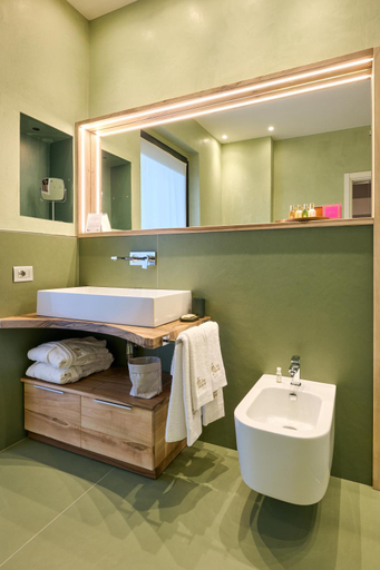 Bathroom 4