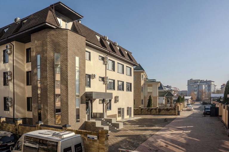 Exterior & Views