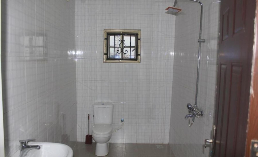 Bathroom 3, Vinchee Suites, Oshodi/Isolo