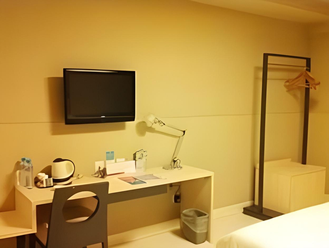 Bedroom 3, Jinjiang Inn Ningbo Gaojiao Zone Chongjiang East Road Metro Station Siming East Road, Ningbo
