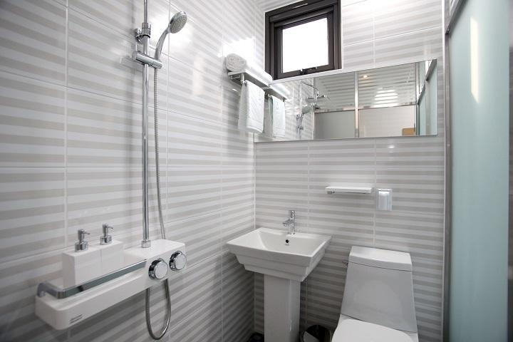 Bathroom 9