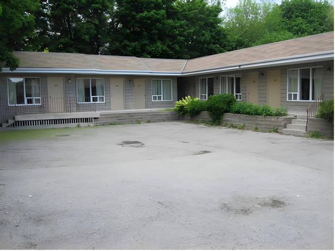 Others 2, Clarkson Village Motel, 1815 Lakeshore Rd West Mississauga, Peel