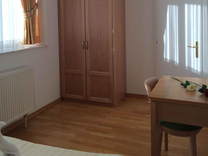 Bedroom, Villa Strandblick in Binz, FeWo direkt am Strand mit Balkon und seitlichem Meerblick, Vorpommern-Rügen