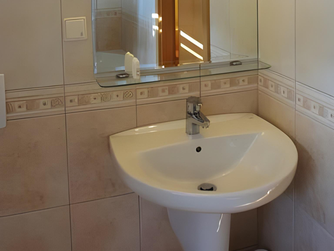 Bathroom 4, Bielany, Środa Śląska