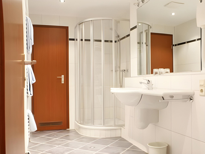 Bathroom 3, Hotel Schwan, Bayreuth