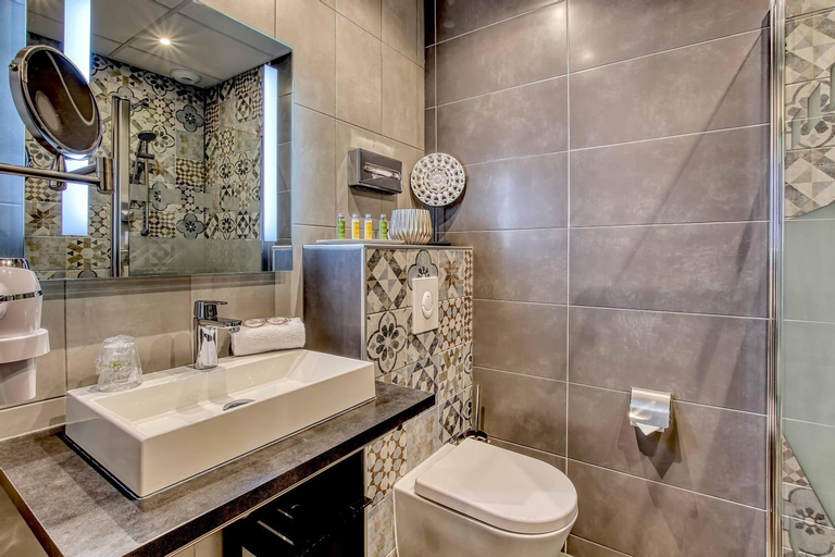 Bathroom 9