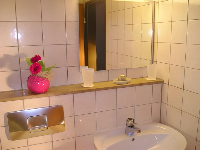 Bathroom 4, Schurwald Hotel, Esslingen