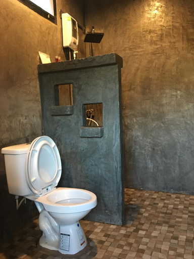 Bathroom 3, Bann Ton Kho, Khao Kho