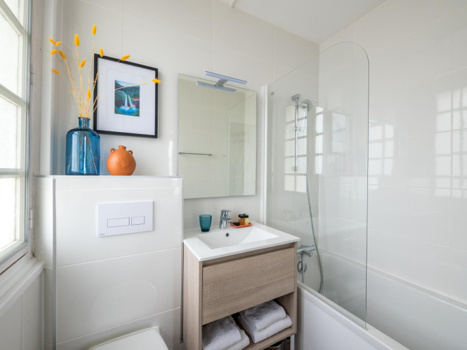Bathroom 4, Hôtel De La Tour De Nesle, Charente-Maritime