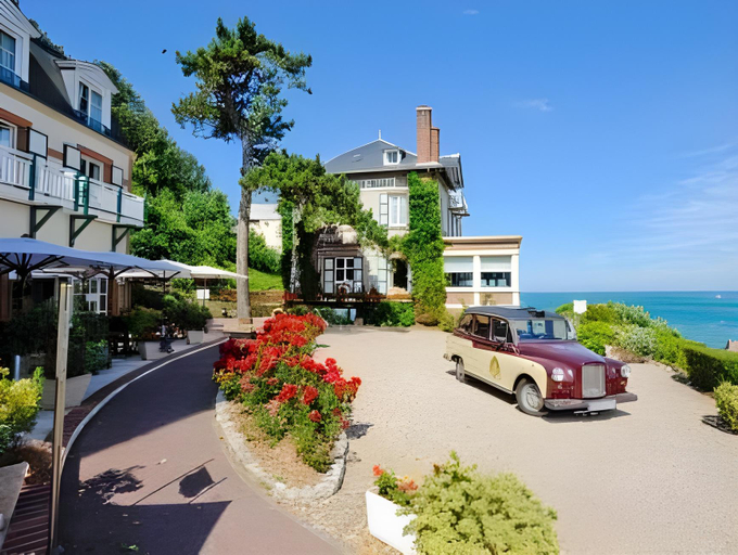 Exterior & Views