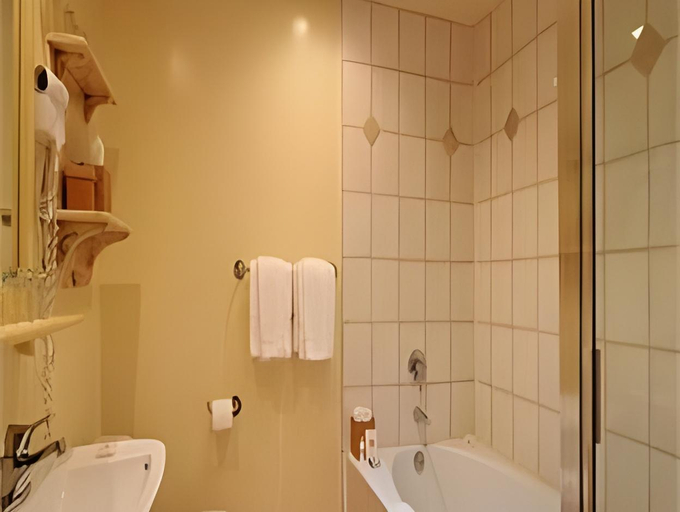 Bathroom 2, Mill Valley Inn, Marin
