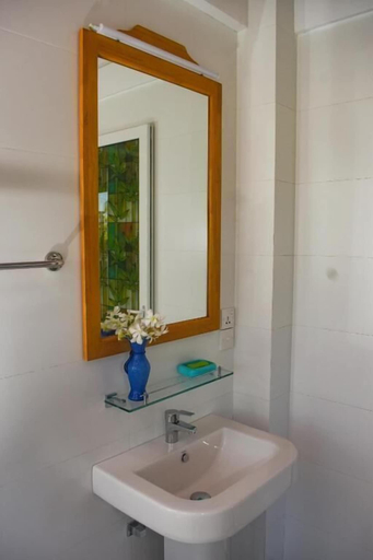 Bathroom 5, Ravi Villa, Hikkaduwa