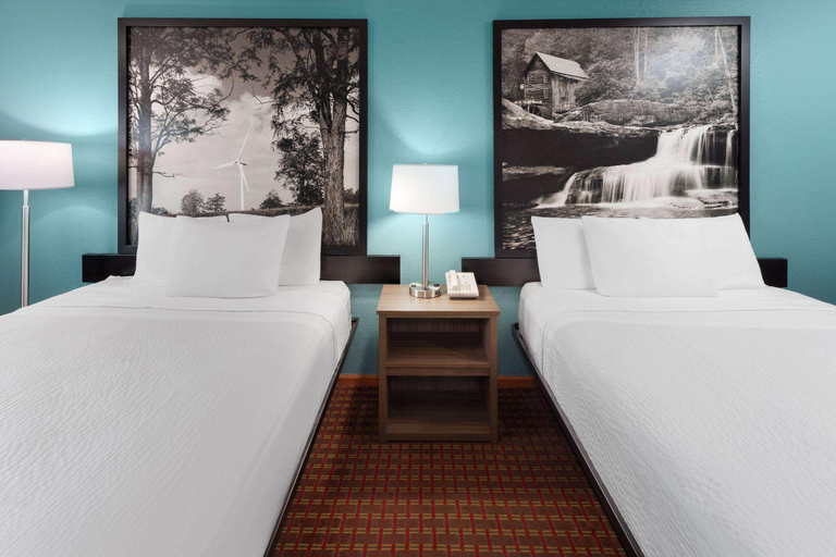 Bedroom 3, Super 8 by Wyndham McHenry, McHenry
