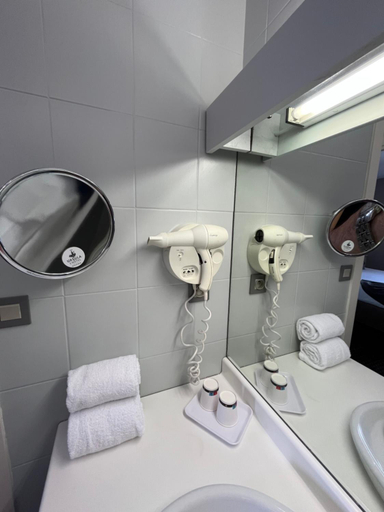 Bathroom 14