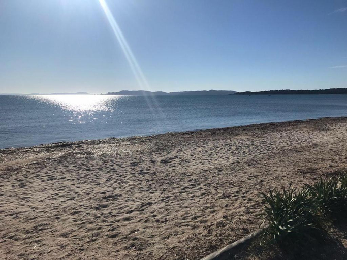 Others 4, Studio surequipe les pieds dans l'eau, Var