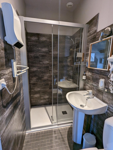 Bathroom 14