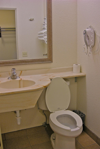 Bathroom 5, Americas Best Value Inn Pendleton, Umatilla