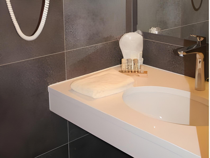 Bathroom 3, Hotel La Roseraie, Vlaams Brabant