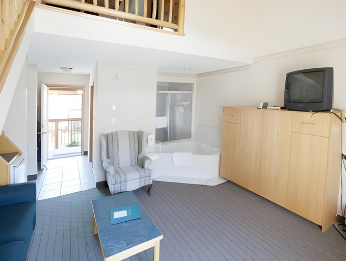 Bedroom 2, Waterton Glacier Suites, Division No. 3
