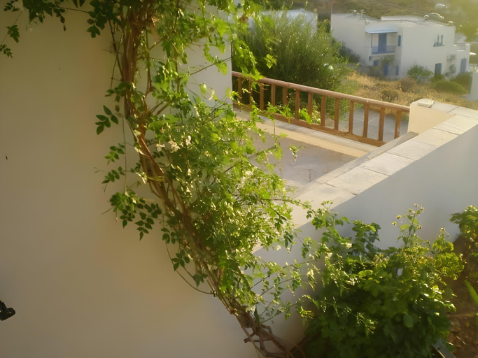 Others 3, Froudi Rooms, South Aegean