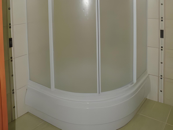 Bathroom 3, Gala Hotel, Kamianets'-Podil's'ka