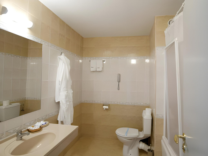 Bathroom 5, Hissar Spa Hotel, Hisar