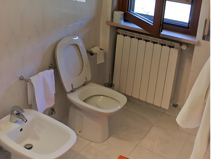 Bathroom, Hotel Paradiso, L'Aquila