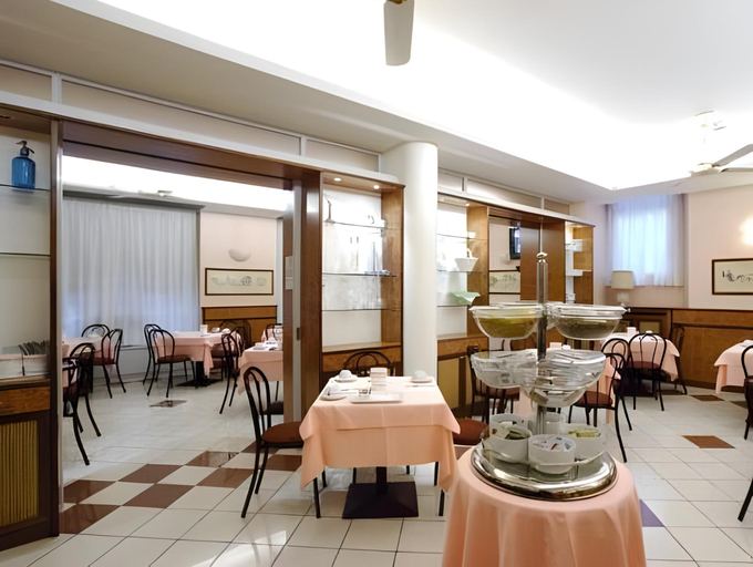 Food & Drinks 3, Hotel Button, Parma