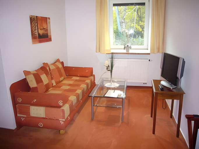 Others 5, Hotel Ovelgonner Hof, Stade