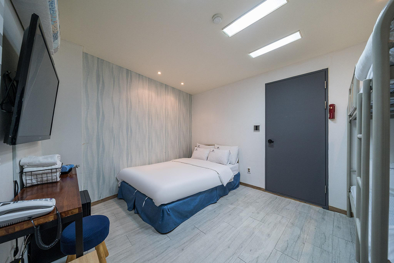 Bedroom 28