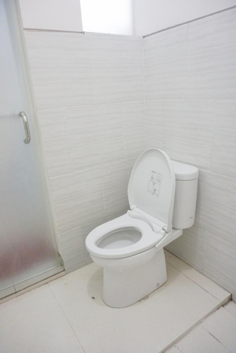 Bathroom 16