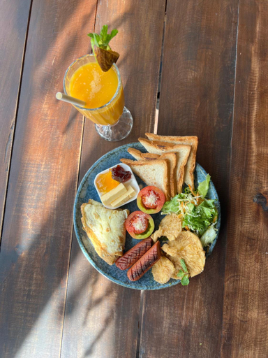 Food & Drinks 5, The Loris Manor, Nuwara Eliya