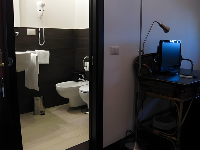 Bathroom 3, Domus Verdiana, Catania
