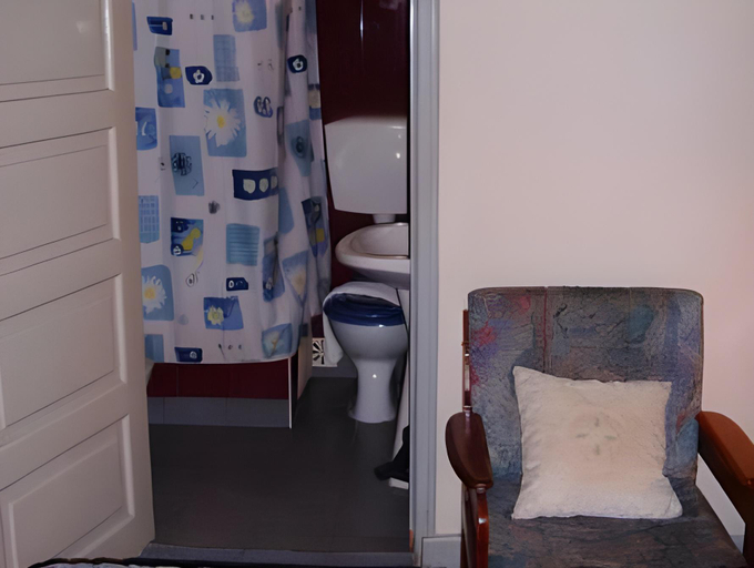 Bathroom 2, Olhos Pretos, Caldas da Rainha