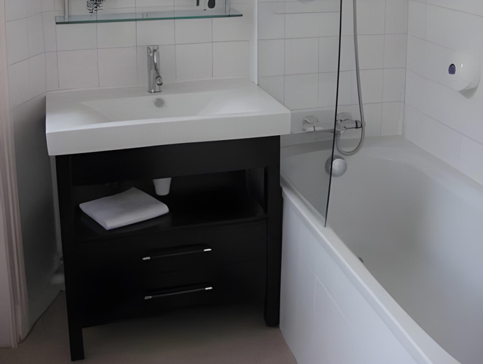 Bathroom 4, Hotel du Parc, Ille-et-Vilaine