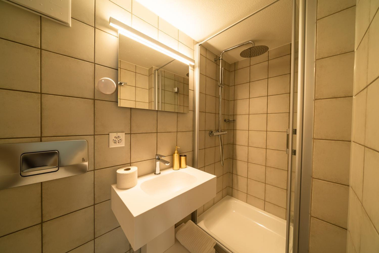 Bathroom 3, Villa Sophia, Locarno