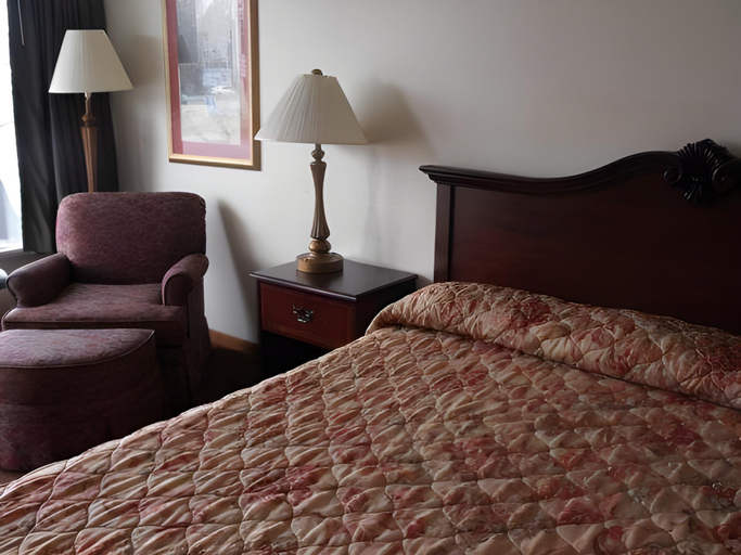 Bedroom 2, Kings Inn, Loudon