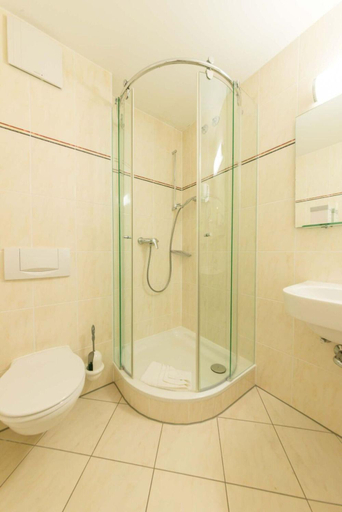Bathroom 2, Romantik Hotel zur Post, Fürstenfeldbruck