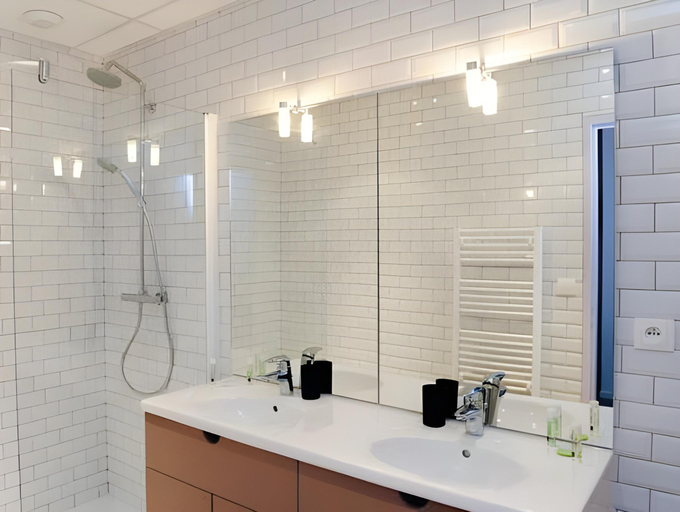 Bathroom 3, Hotel Argia, Pyrénées-Atlantiques