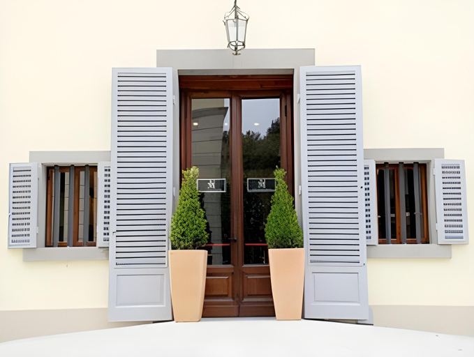 Exterior & Views