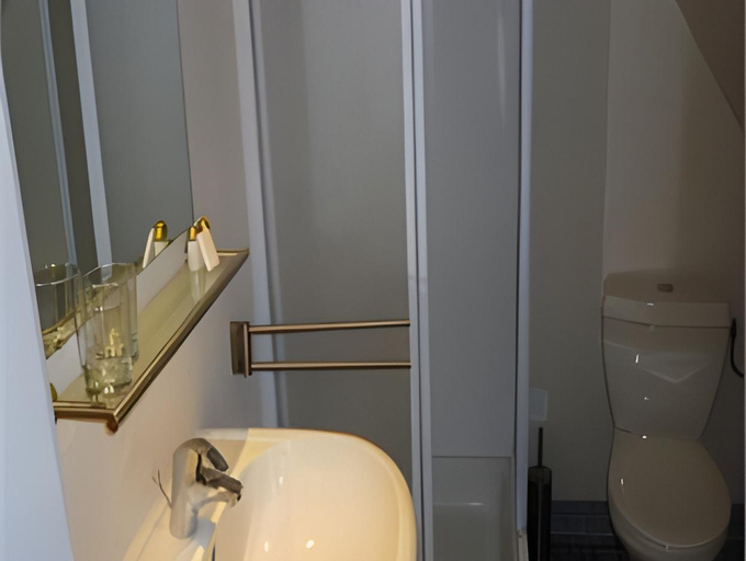 Bathroom 4, Hotel Ambrosia, West-Vlaanderen