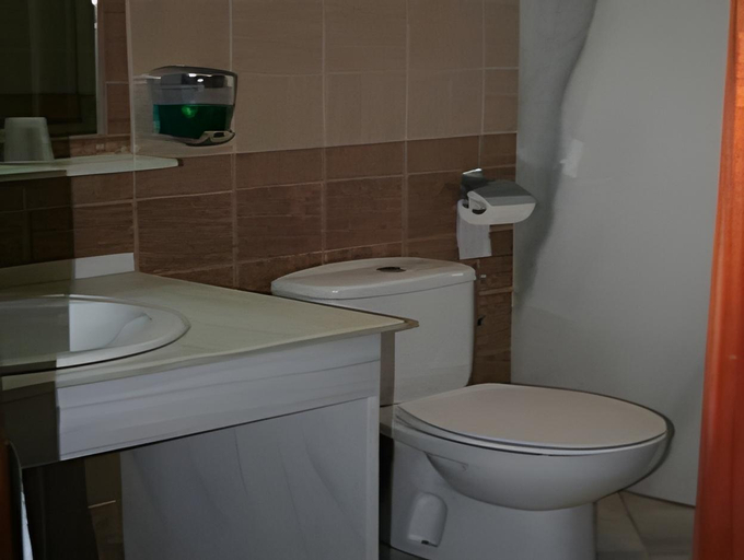 Bathroom 5, Hotel Quitagolpe, Cádiz